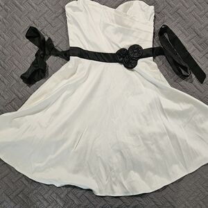 Elegant White Strapless Dress with Black Ribbon